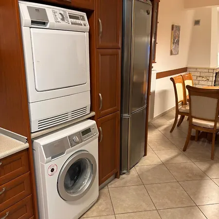 Nakov بيت للعطل