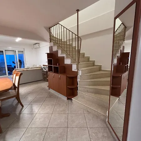 Semesterbostad Nakov *